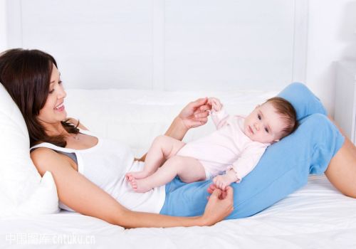 福州助孕生子：35岁孕妇怀双胞胎一胎正常一胎是畸形该怎么办-